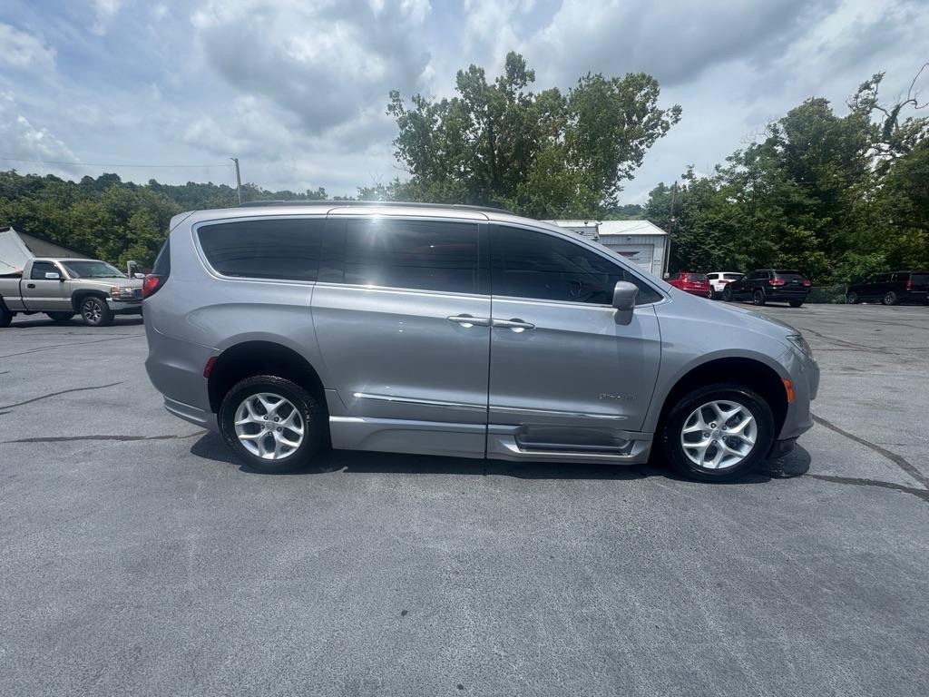 Chrysler Pacifica Touring-L FWD 2017