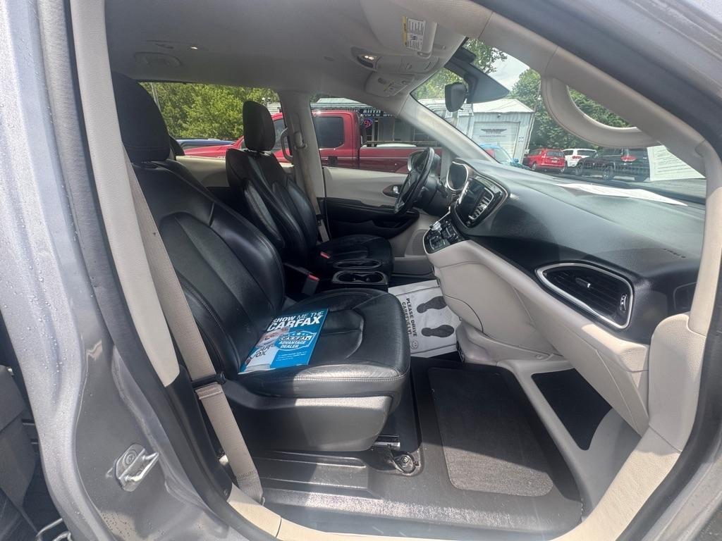 Chrysler Pacifica Touring-L FWD 2017
