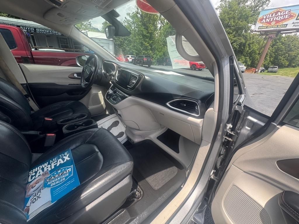 Chrysler Pacifica Touring-L FWD 2017