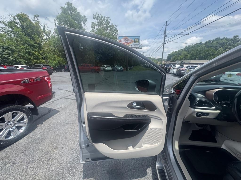 Chrysler Pacifica Touring-L FWD 2017