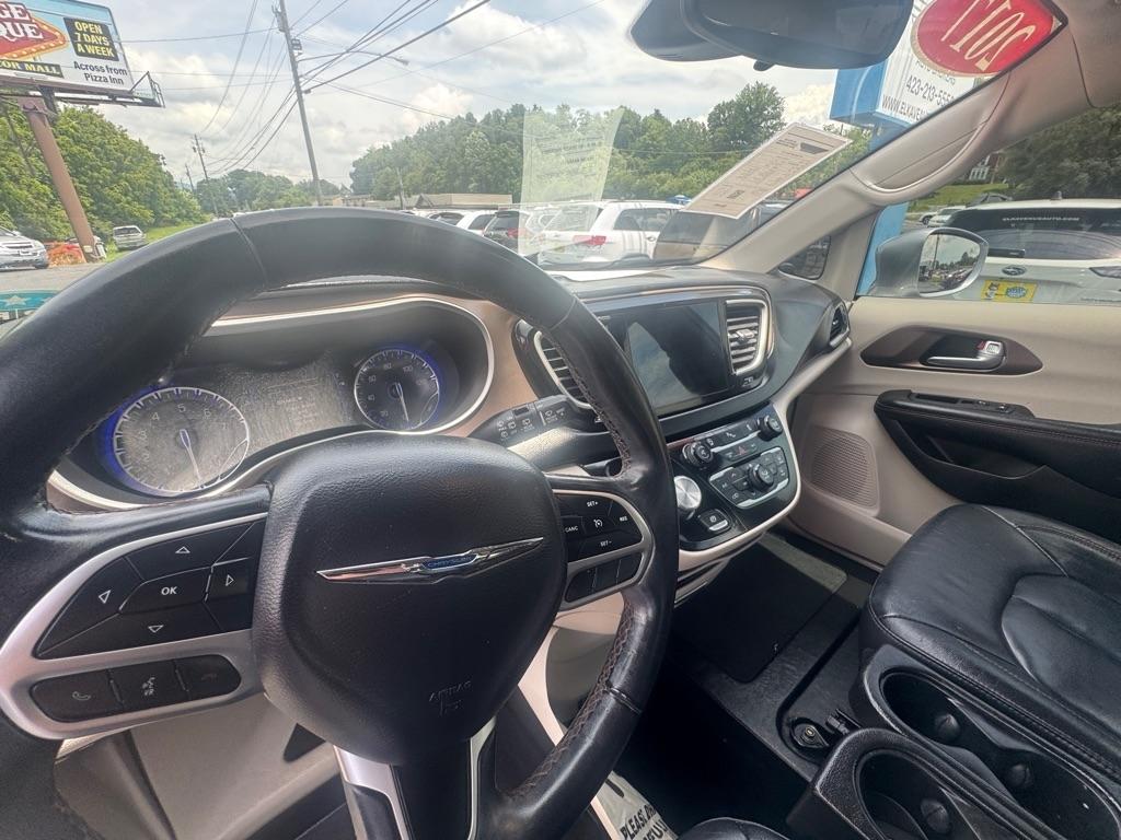 Chrysler Pacifica Touring-L FWD 2017