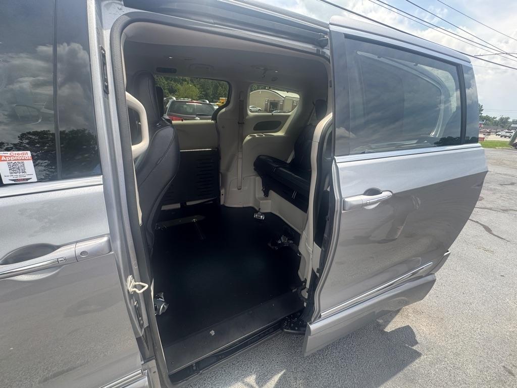 Chrysler Pacifica Touring-L FWD 2017