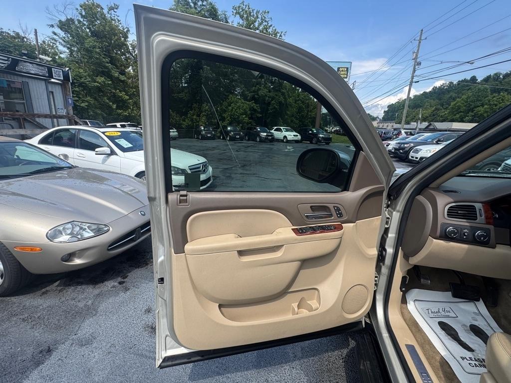 Chevrolet Suburban 4WD 4dr LTZ 2014