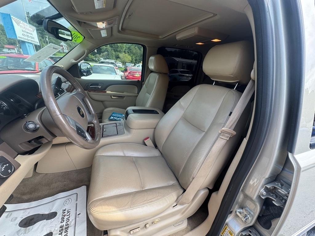 Chevrolet Suburban 4WD 4dr LTZ 2014