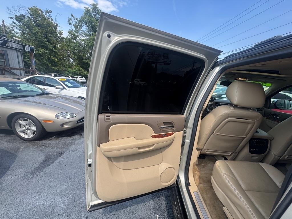 Chevrolet Suburban 4WD 4dr LTZ 2014