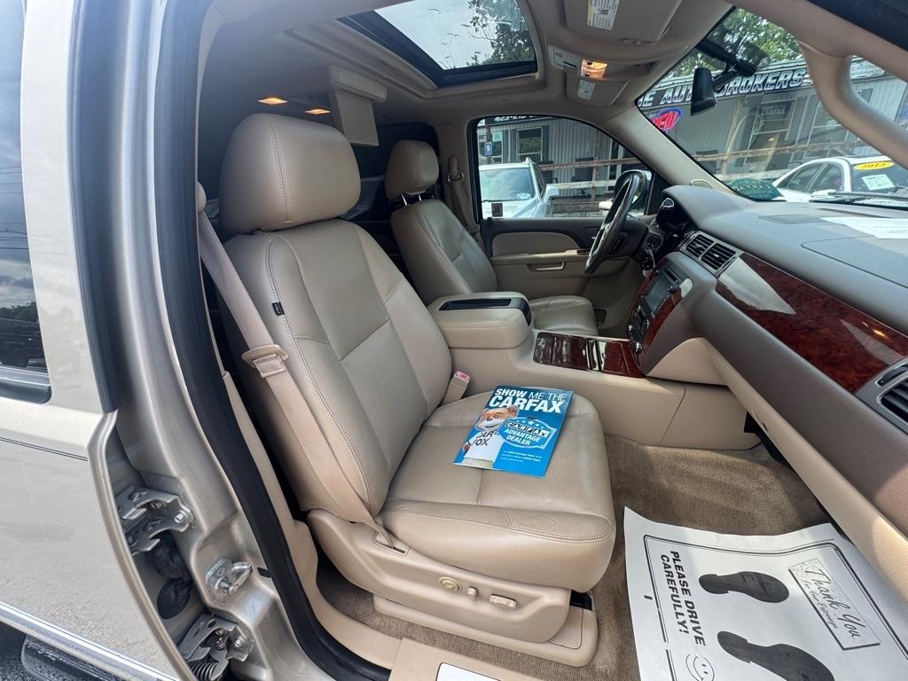 Chevrolet Suburban 4WD 4dr LTZ 2014
