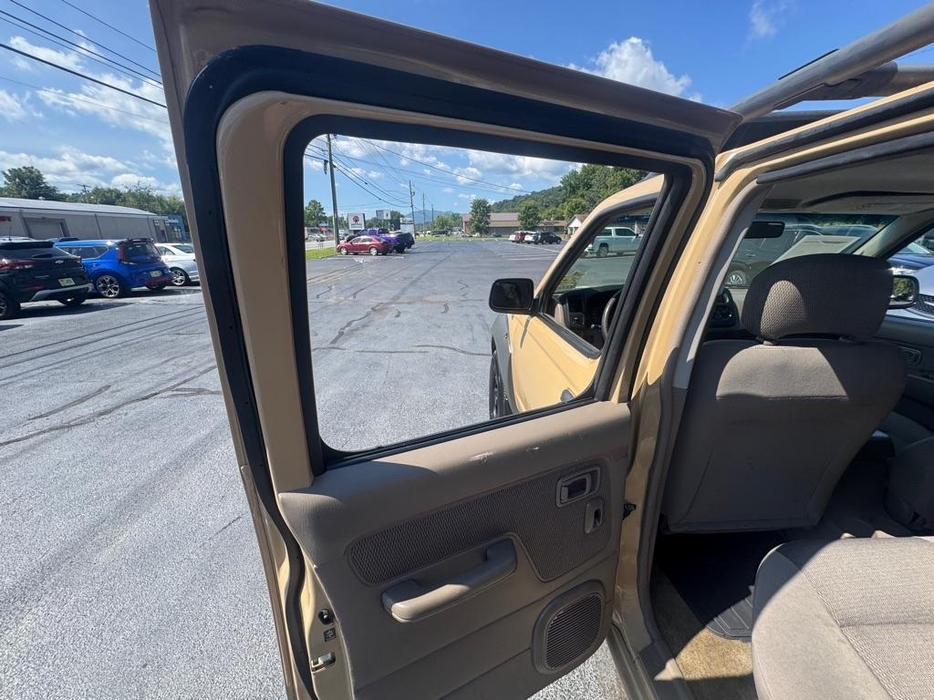 Nissan Frontier 4WD XE Crew Cab V6 Manual 2001