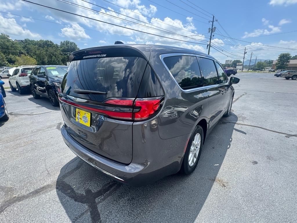 Chrysler Pacifica Touring L FWD 2023