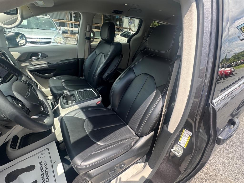 Chrysler Pacifica Touring L FWD 2023