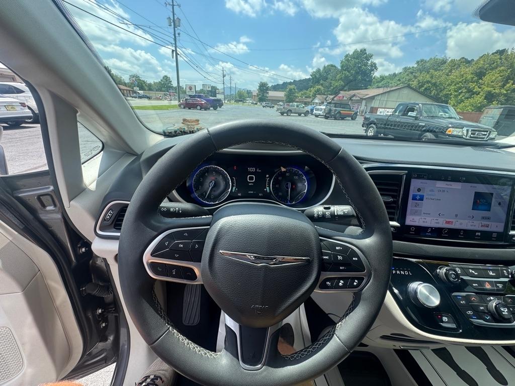 Chrysler Pacifica Touring L FWD 2023