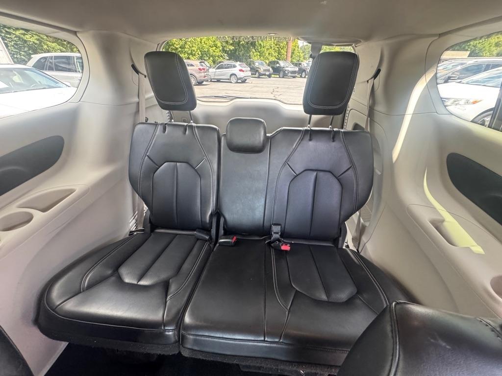 Chrysler Pacifica Touring L FWD 2023