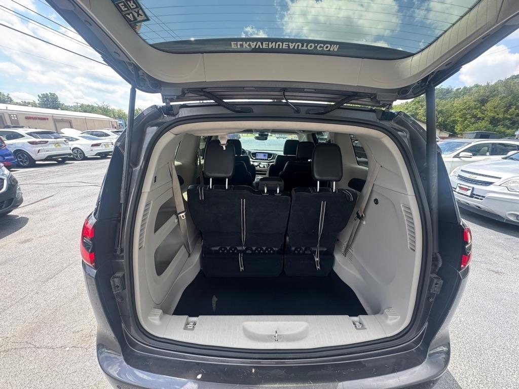 Chrysler Pacifica Touring L FWD 2023