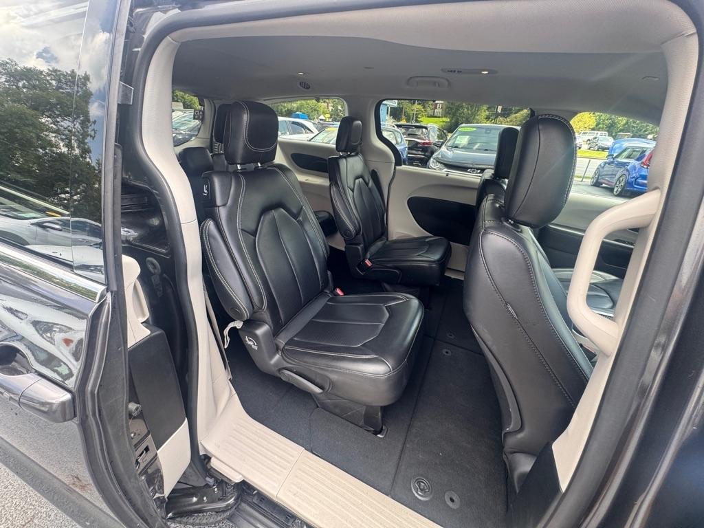 Chrysler Pacifica Touring L FWD 2023