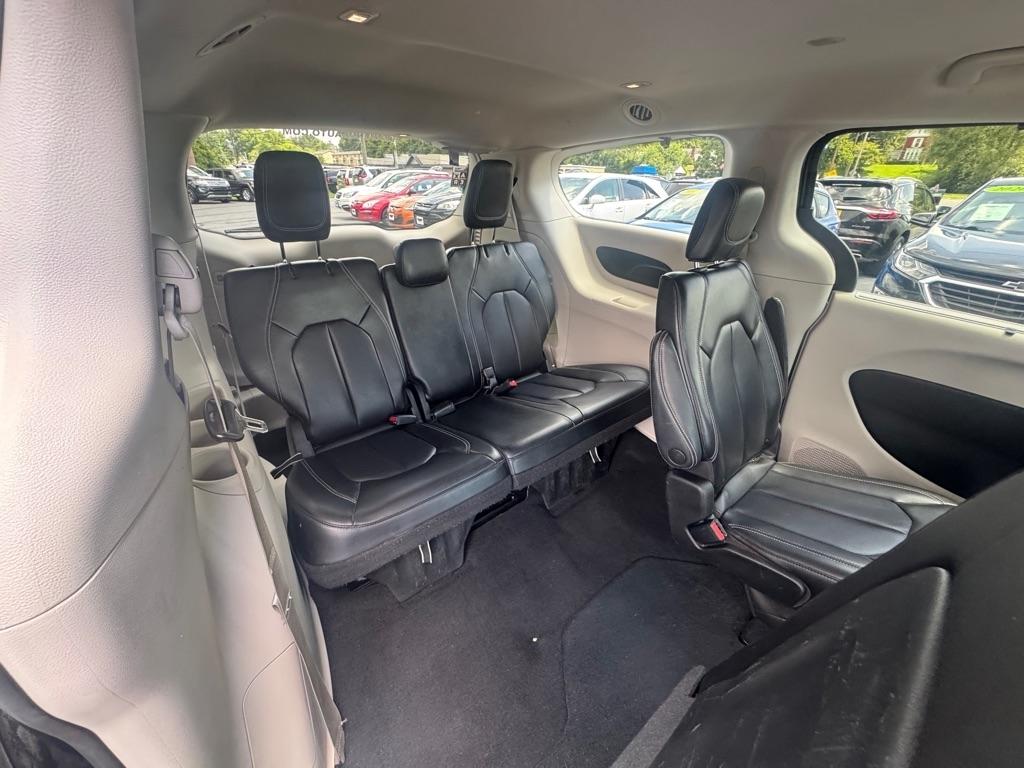 Chrysler Pacifica Touring L FWD 2023
