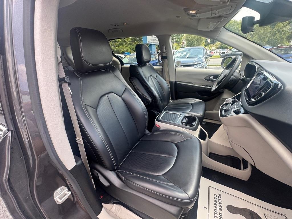 Chrysler Pacifica Touring L FWD 2023