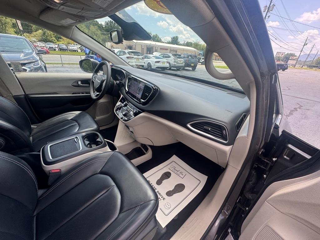 Chrysler Pacifica Touring L FWD 2023