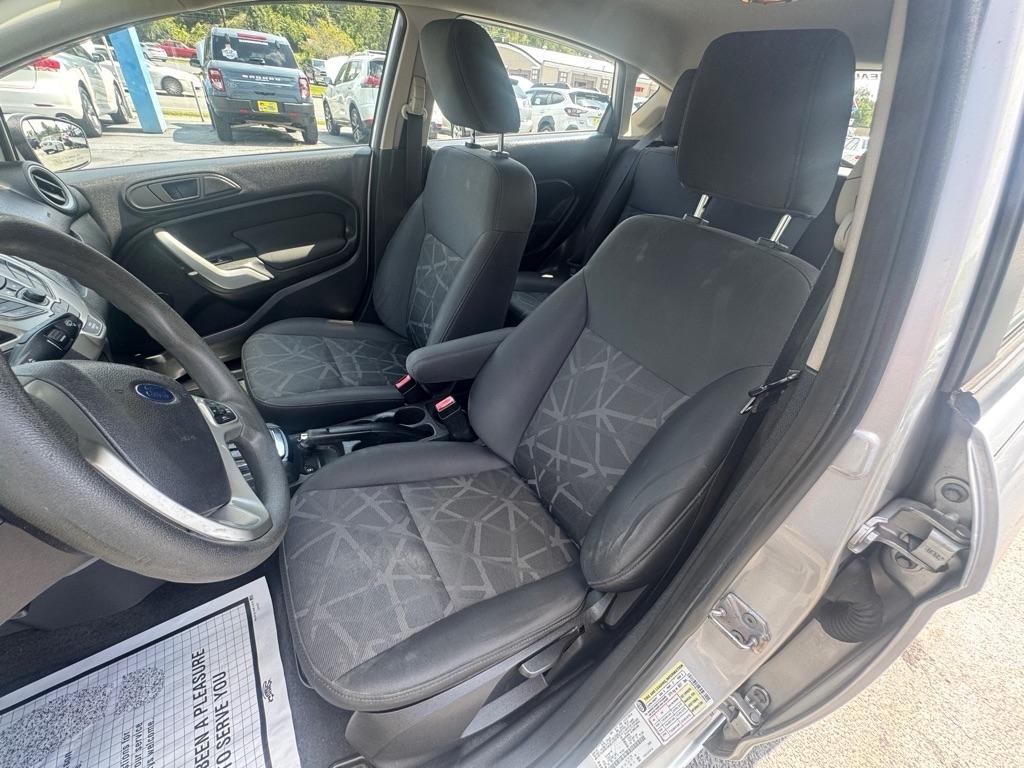 Ford Fiesta 5dr HB SE 2012