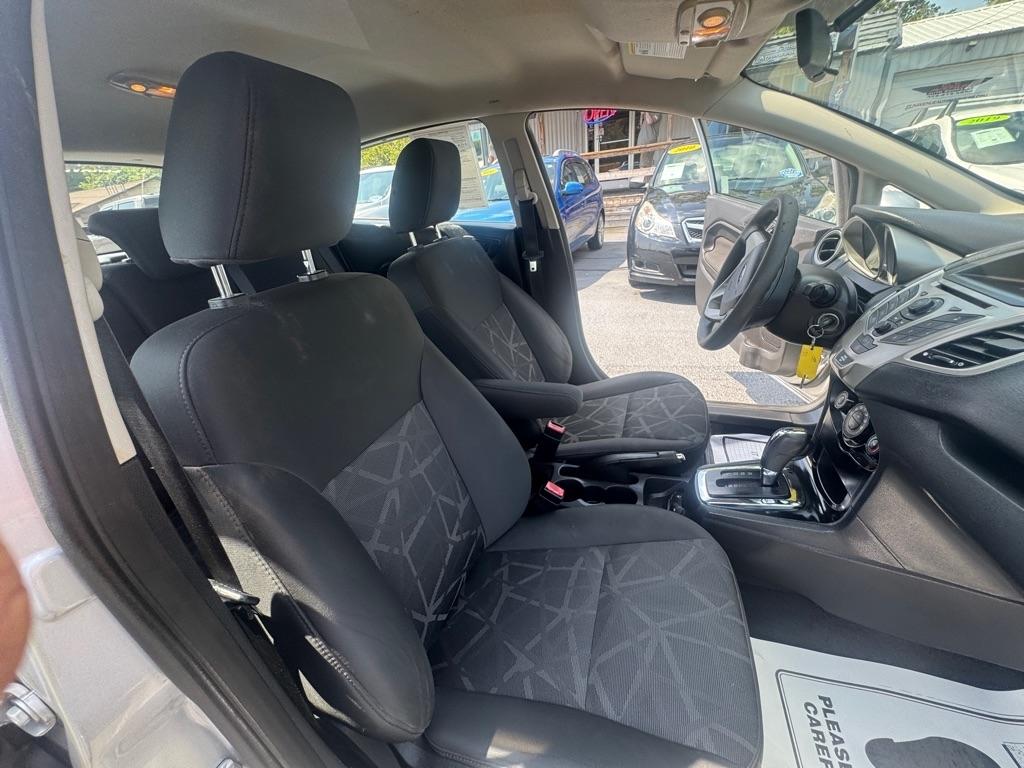Ford Fiesta 5dr HB SE 2012