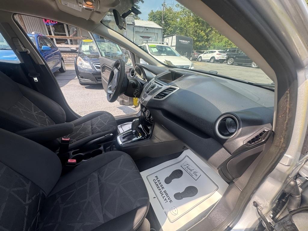 Ford Fiesta 5dr HB SE 2012