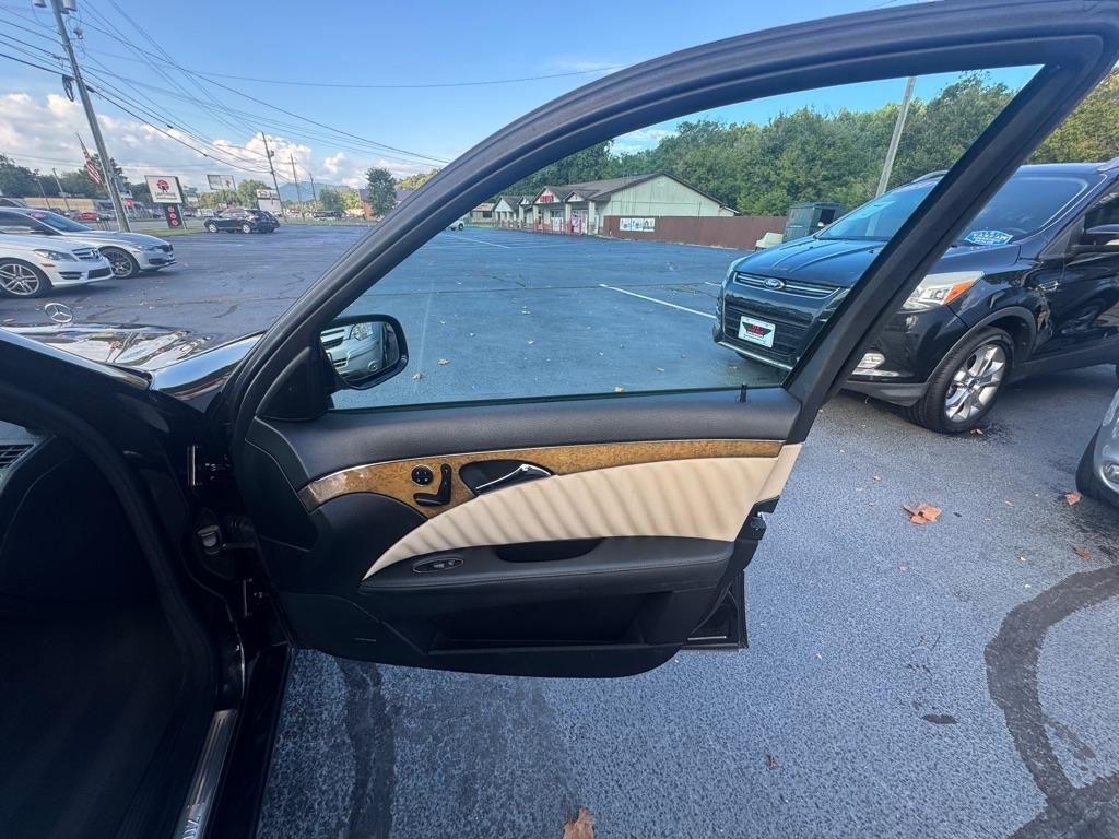 Mercedes-Benz E-Class 4dr Sdn 3.5L RWD 2007