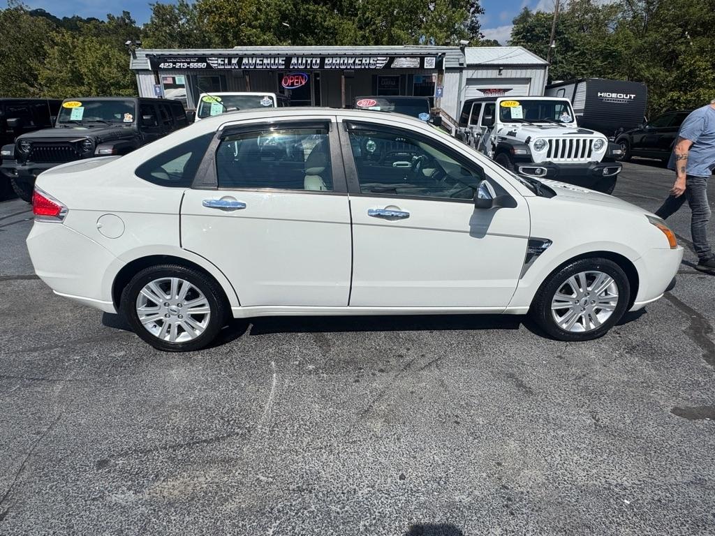 Ford Focus 4dr Sdn SEL 2009