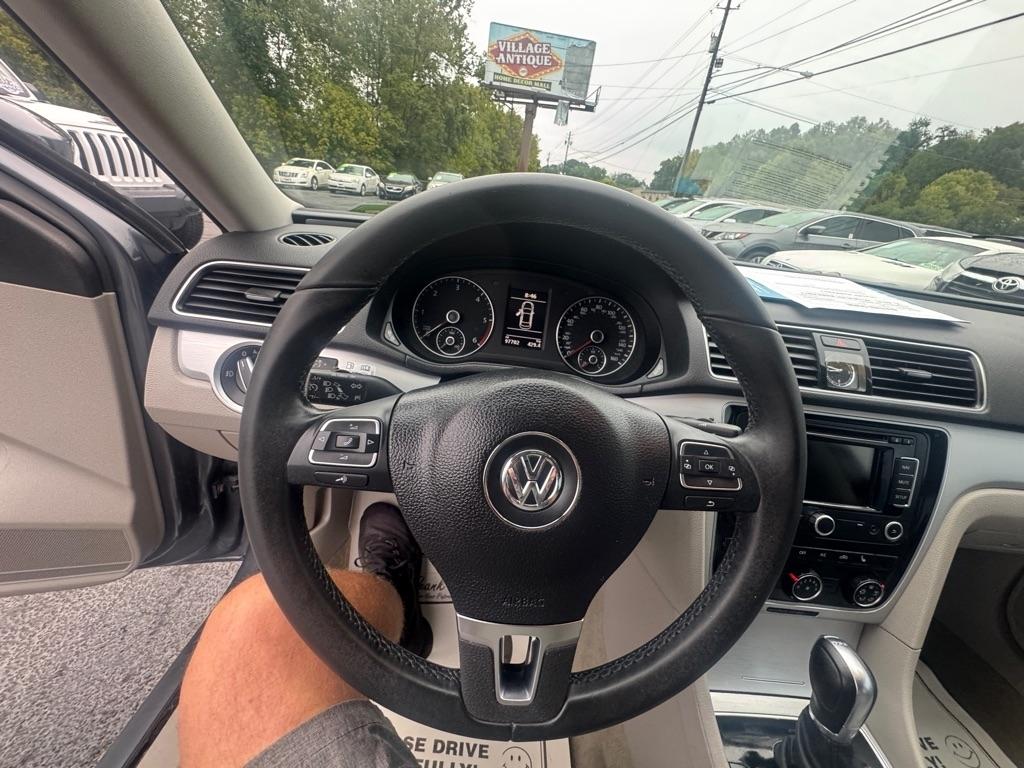 Volkswagen Passat 4dr Sdn 2.0L Manual TDI SE 2013