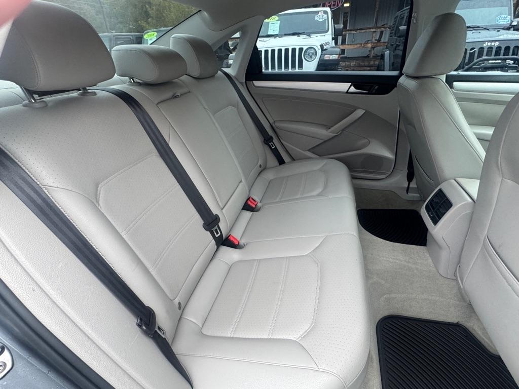 Volkswagen Passat 4dr Sdn 2.0L Manual TDI SE 2013