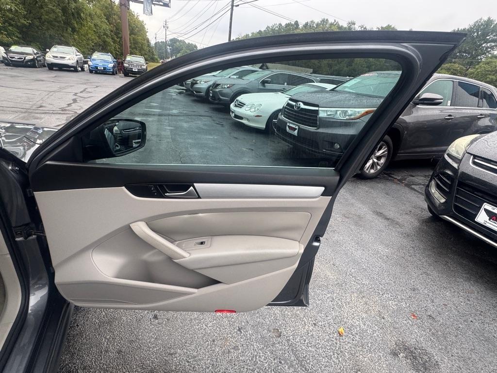 Volkswagen Passat 4dr Sdn 2.0L Manual TDI SE 2013