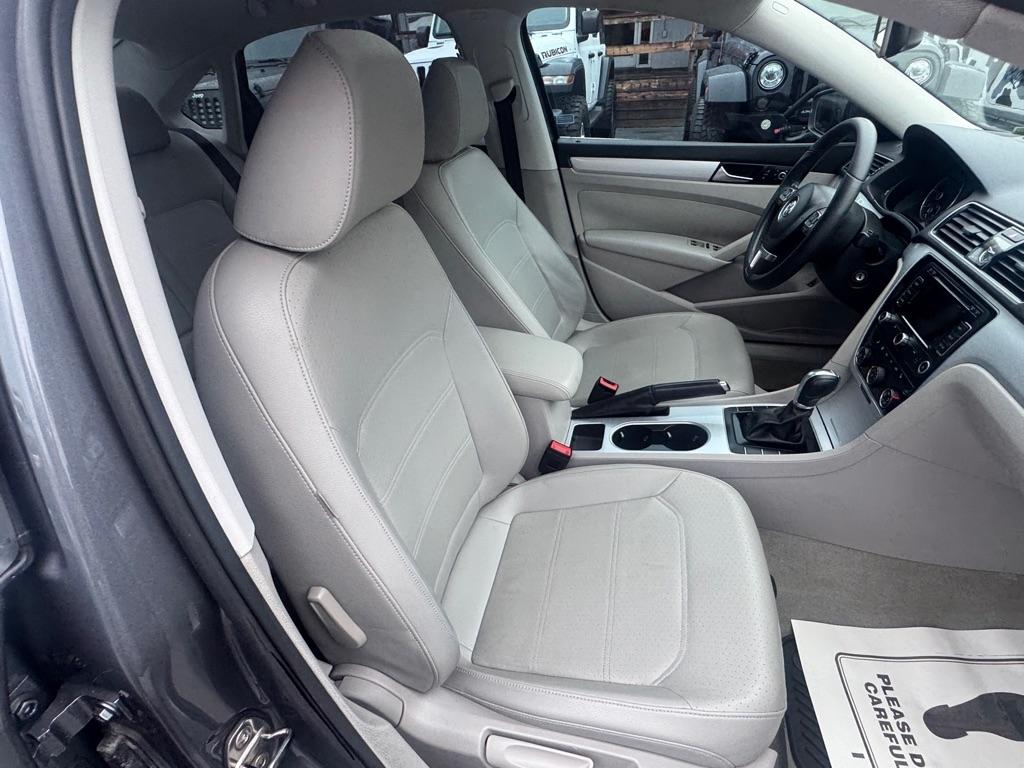 Volkswagen Passat 4dr Sdn 2.0L Manual TDI SE 2013