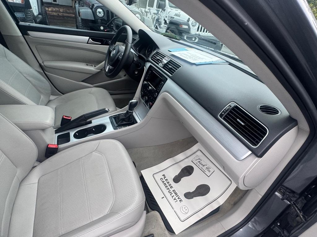 Volkswagen Passat 4dr Sdn 2.0L Manual TDI SE 2013