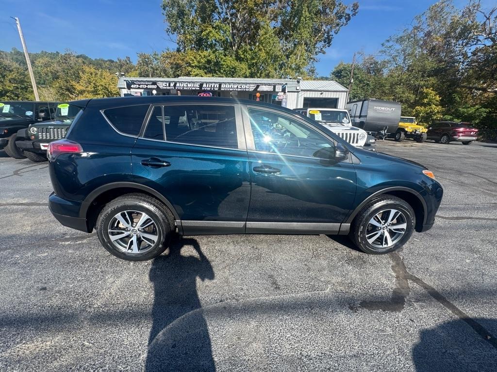 Toyota RAV4 XLE AWD (Natl) 2018
