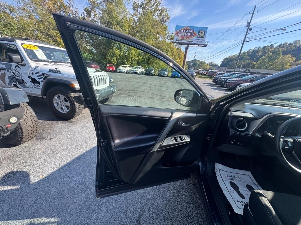 Toyota RAV4 XLE AWD (Natl) 2018