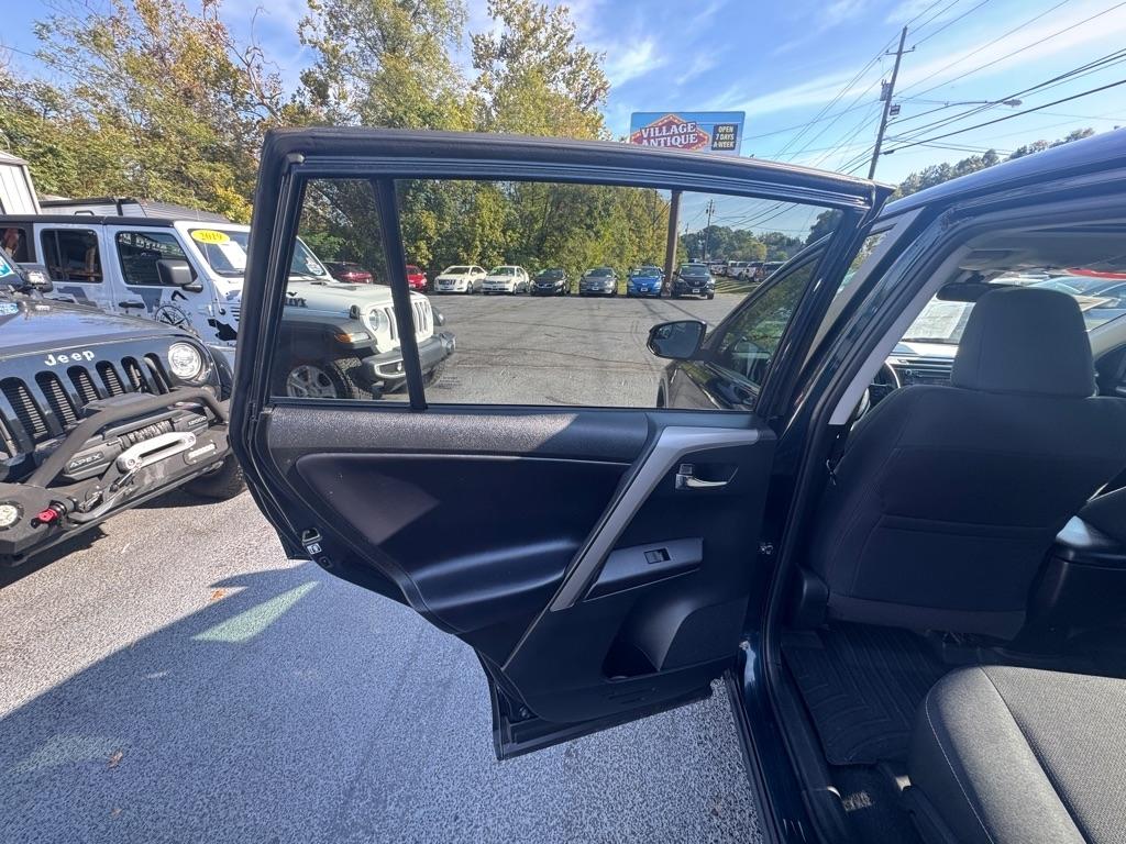Toyota RAV4 XLE AWD (Natl) 2018