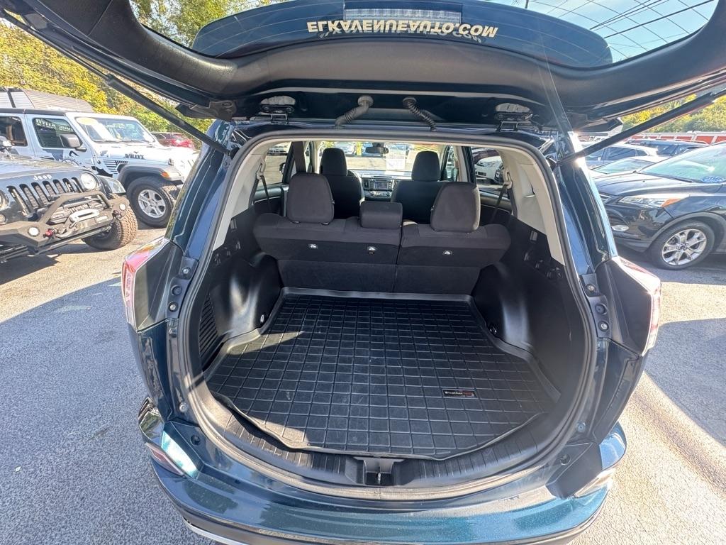 Toyota RAV4 XLE AWD (Natl) 2018