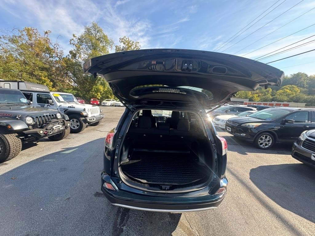 Toyota RAV4 XLE AWD (Natl) 2018