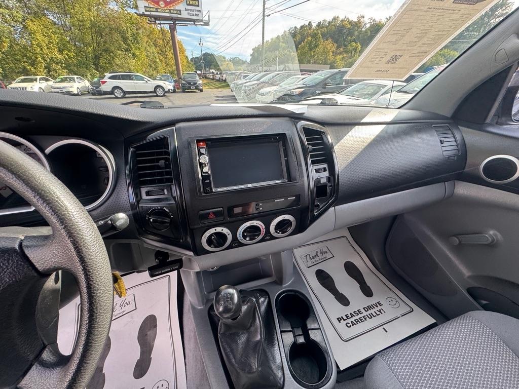 Toyota Tacoma 4WD Reg I4 MT (Natl) 2011