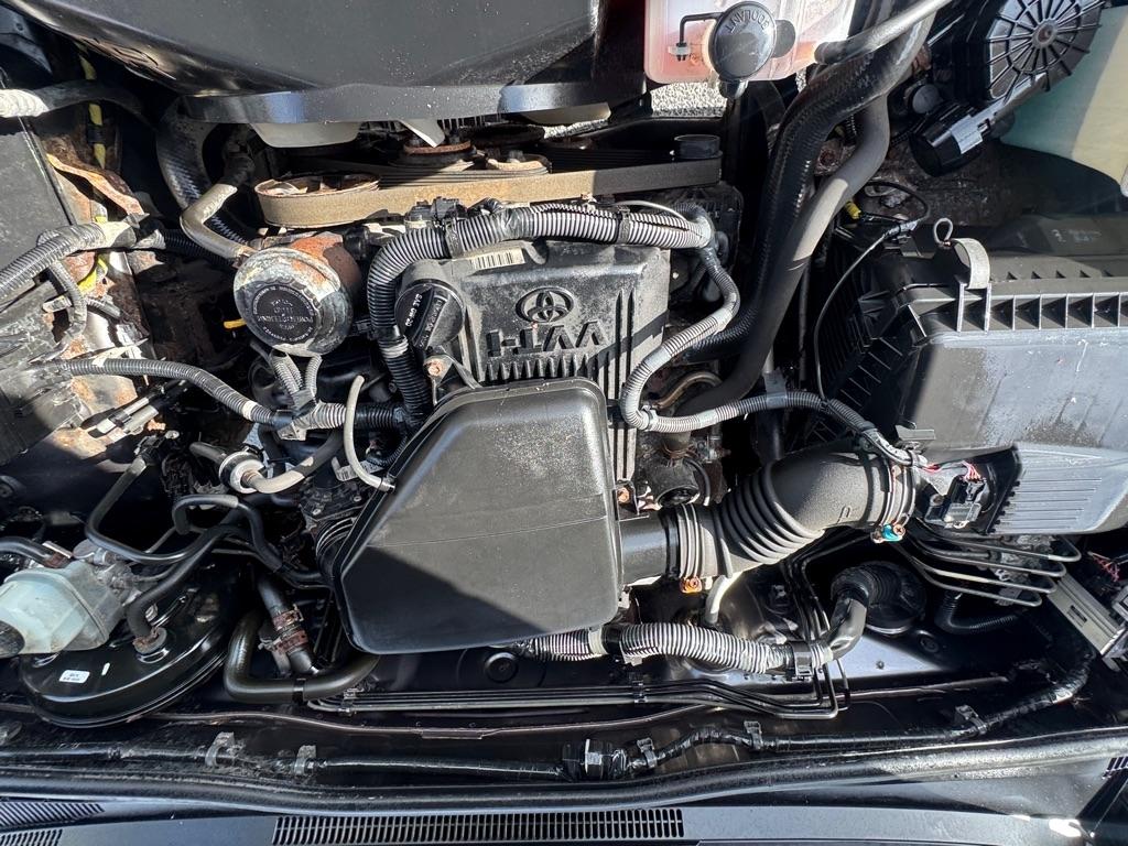 Toyota Tacoma 4WD Reg I4 MT (Natl) 2011