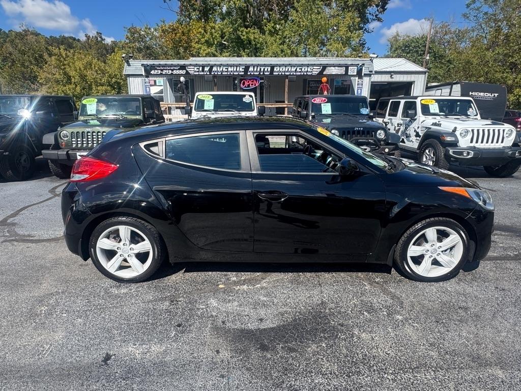 Hyundai Veloster 3dr Cpe Man w/Black Int 2013