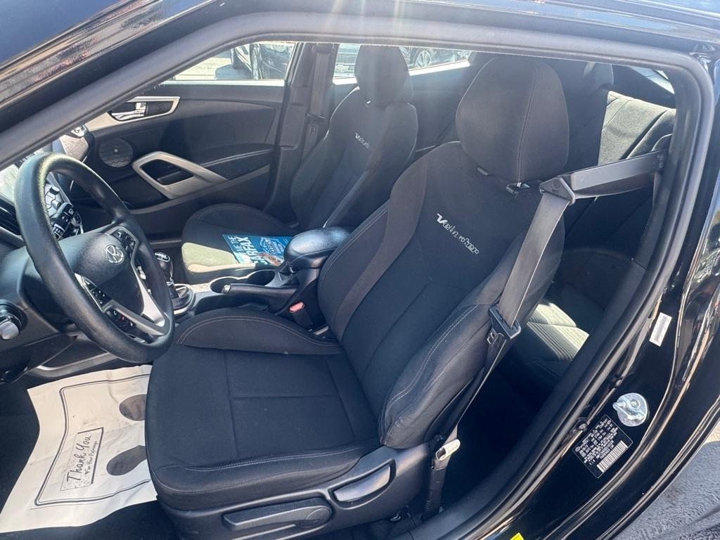 Hyundai Veloster 3dr Cpe Man w/Black Int 2013