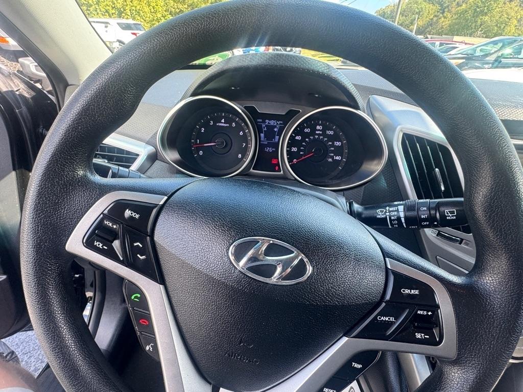 Hyundai Veloster 3dr Cpe Man w/Black Int 2013