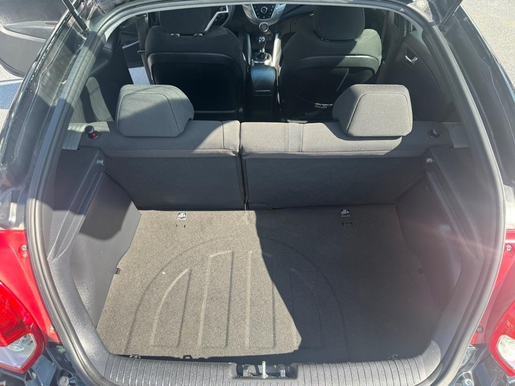 Hyundai Veloster 3dr Cpe Man w/Black Int 2013