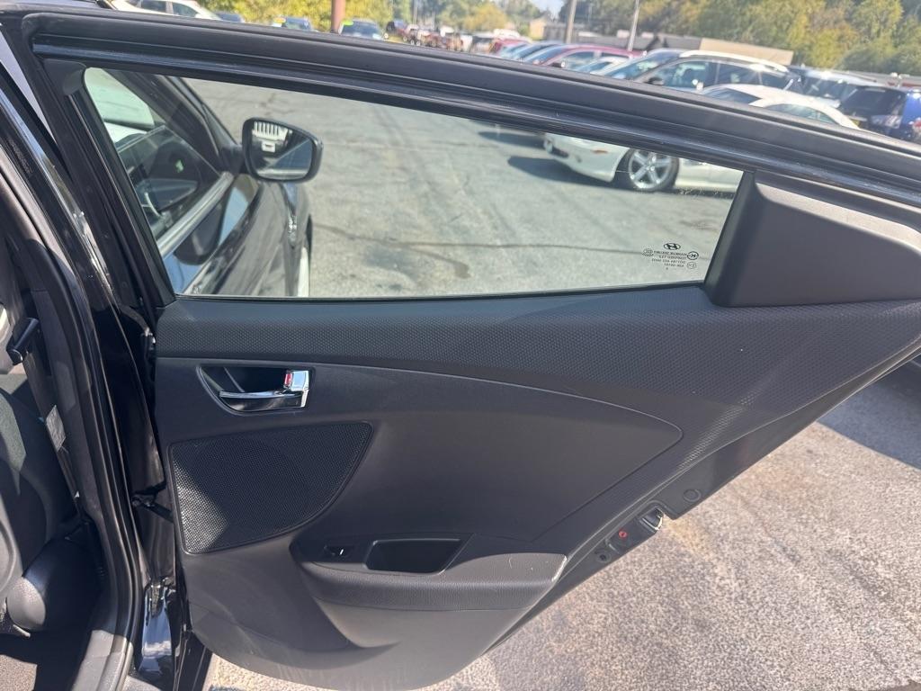 Hyundai Veloster 3dr Cpe Man w/Black Int 2013