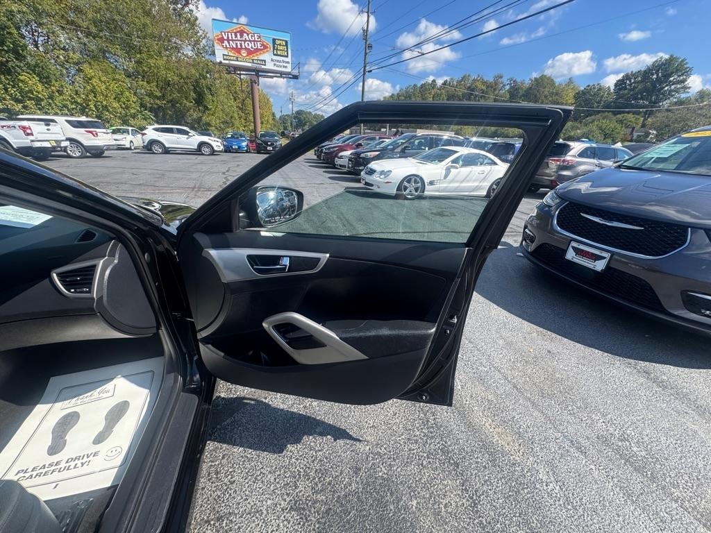 Hyundai Veloster 3dr Cpe Man w/Black Int 2013