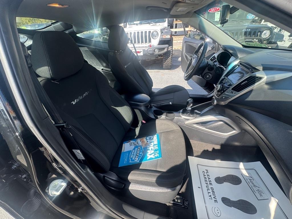 Hyundai Veloster 3dr Cpe Man w/Black Int 2013
