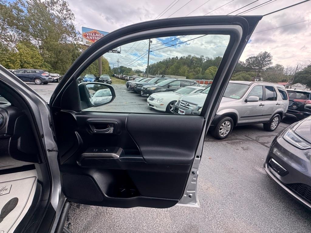 Toyota Tacoma SR5 Double Cab 6' Bed V6 4x4 AT (Natl) 2017