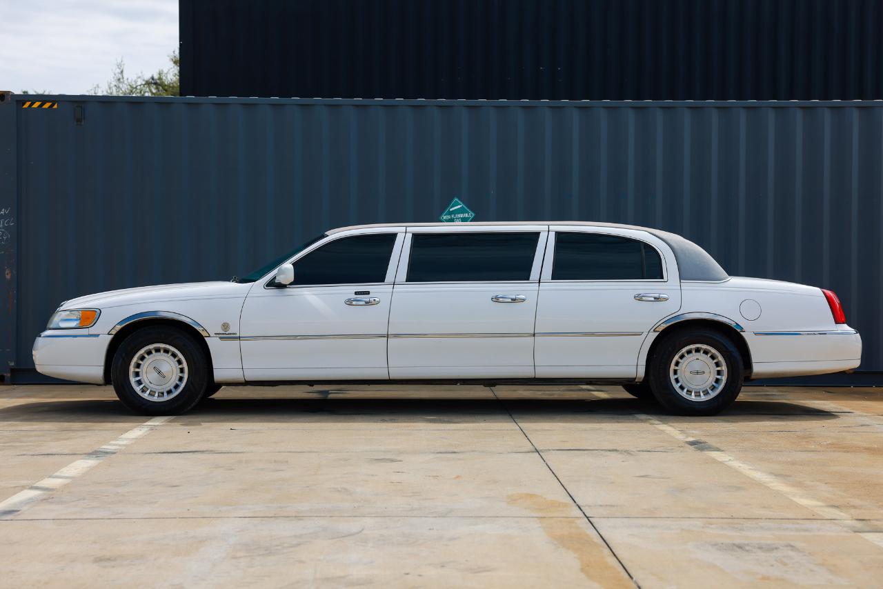 Lincoln Town Car Executive Limo 1999