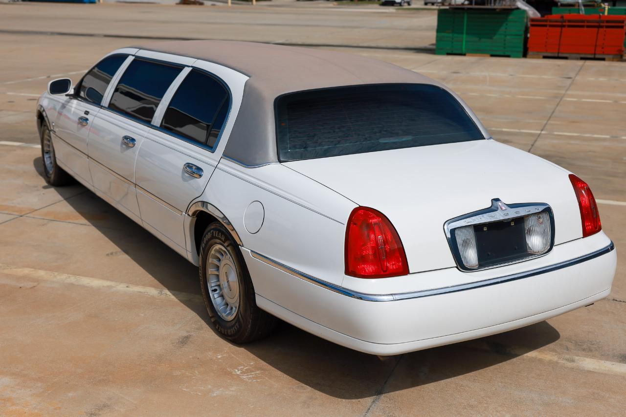 Lincoln Town Car Executive Limo 1999