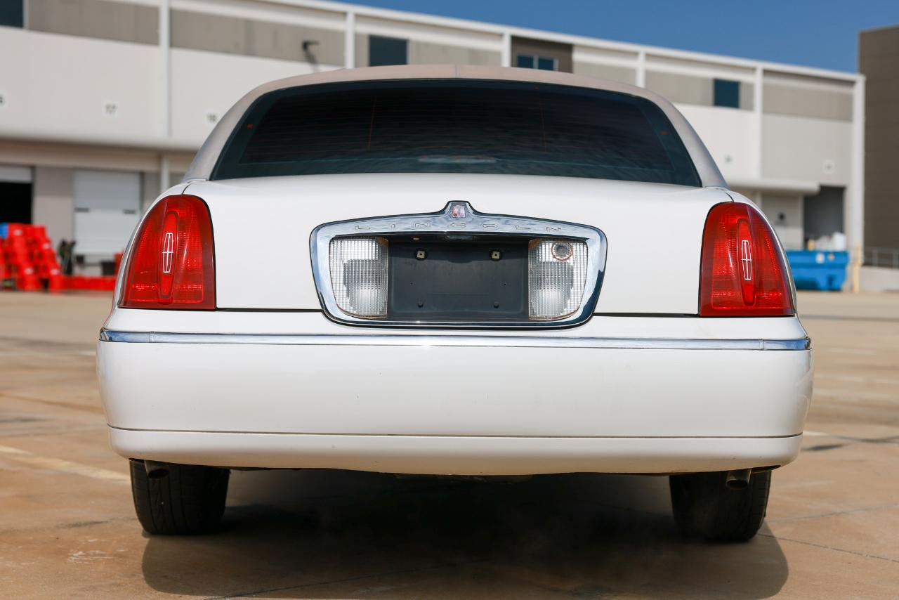 Lincoln Town Car Executive Limo 1999