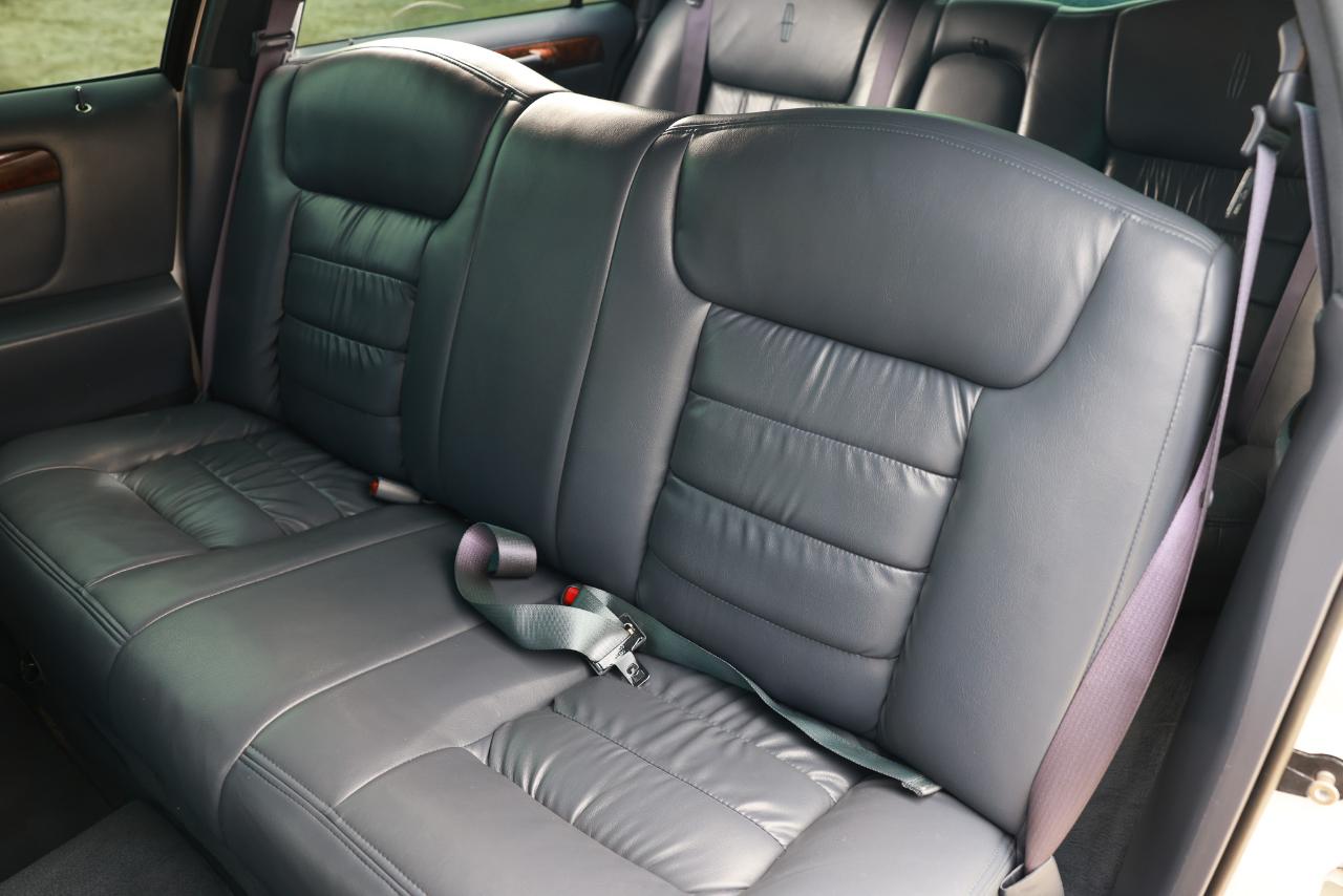 Lincoln Town Car Executive Limo 1999