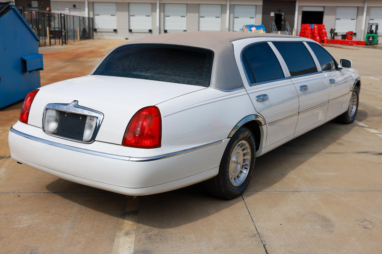 Lincoln Town Car Executive Limo 1999